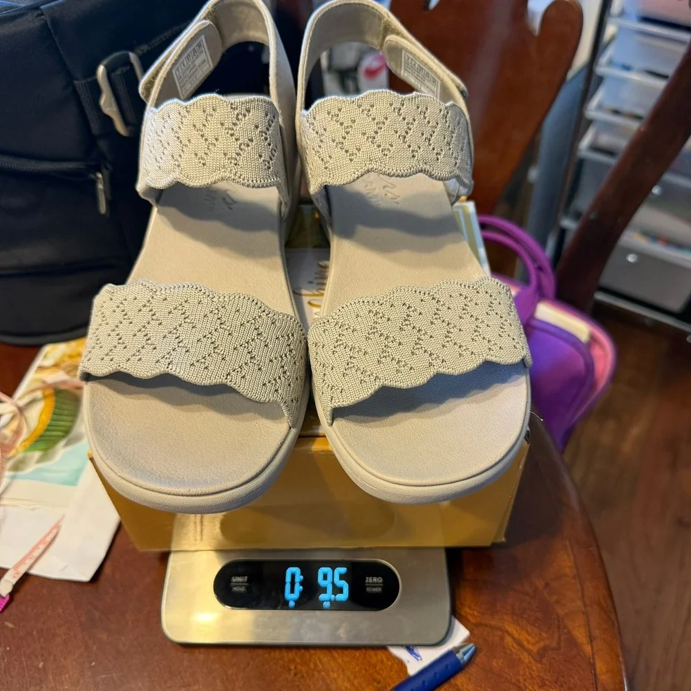 Skechers Arya On The Rise Luxe Foam Sandals Grey Womens Size 7 Comfort Wedge - Picture 10 of 10